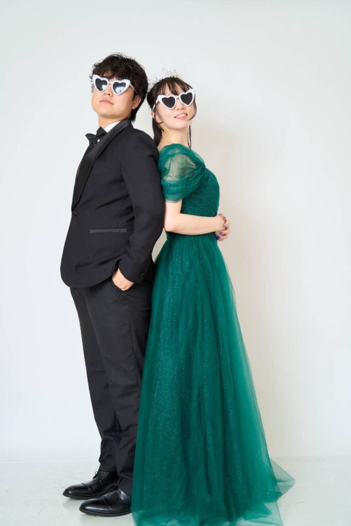 定番の背中合わせショット
