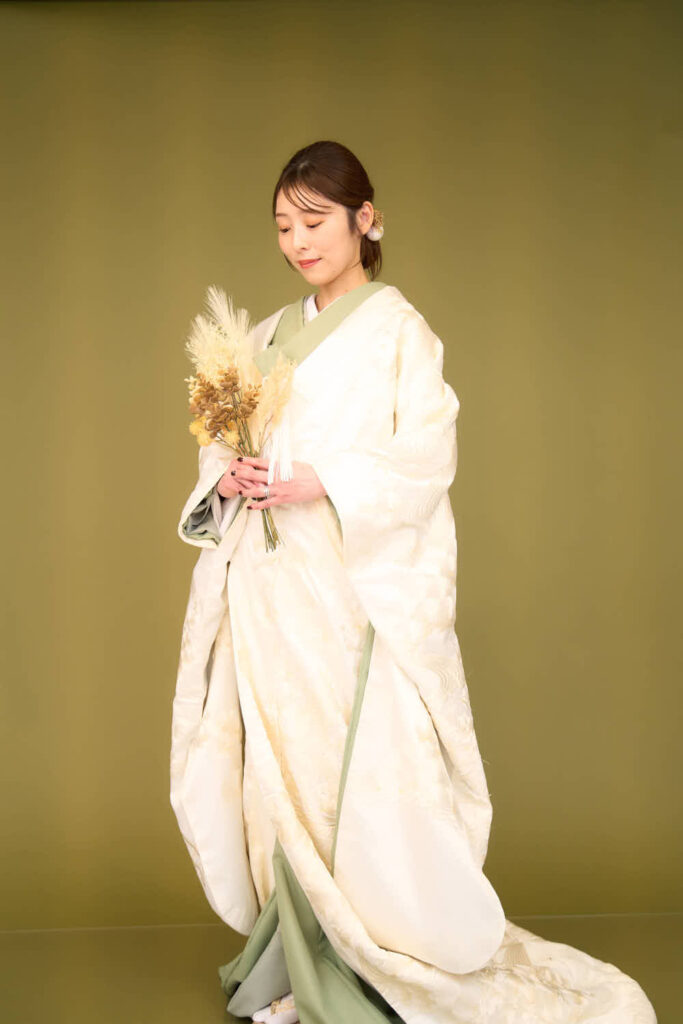 おしゃれな白無垢アレンジ