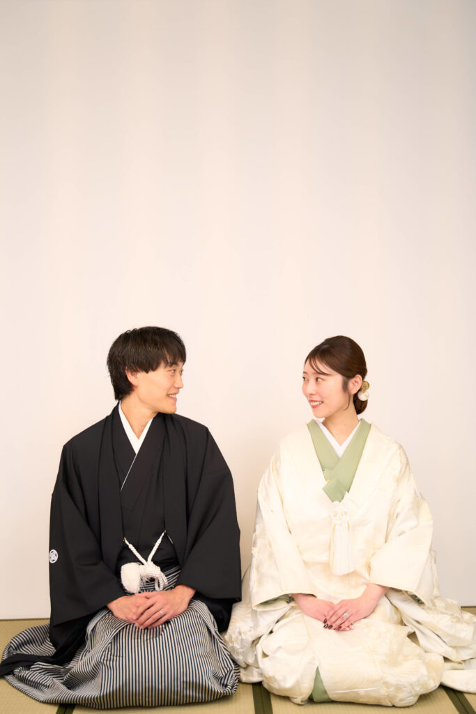 グリーンの掛下を取り入れた白無垢コーデ