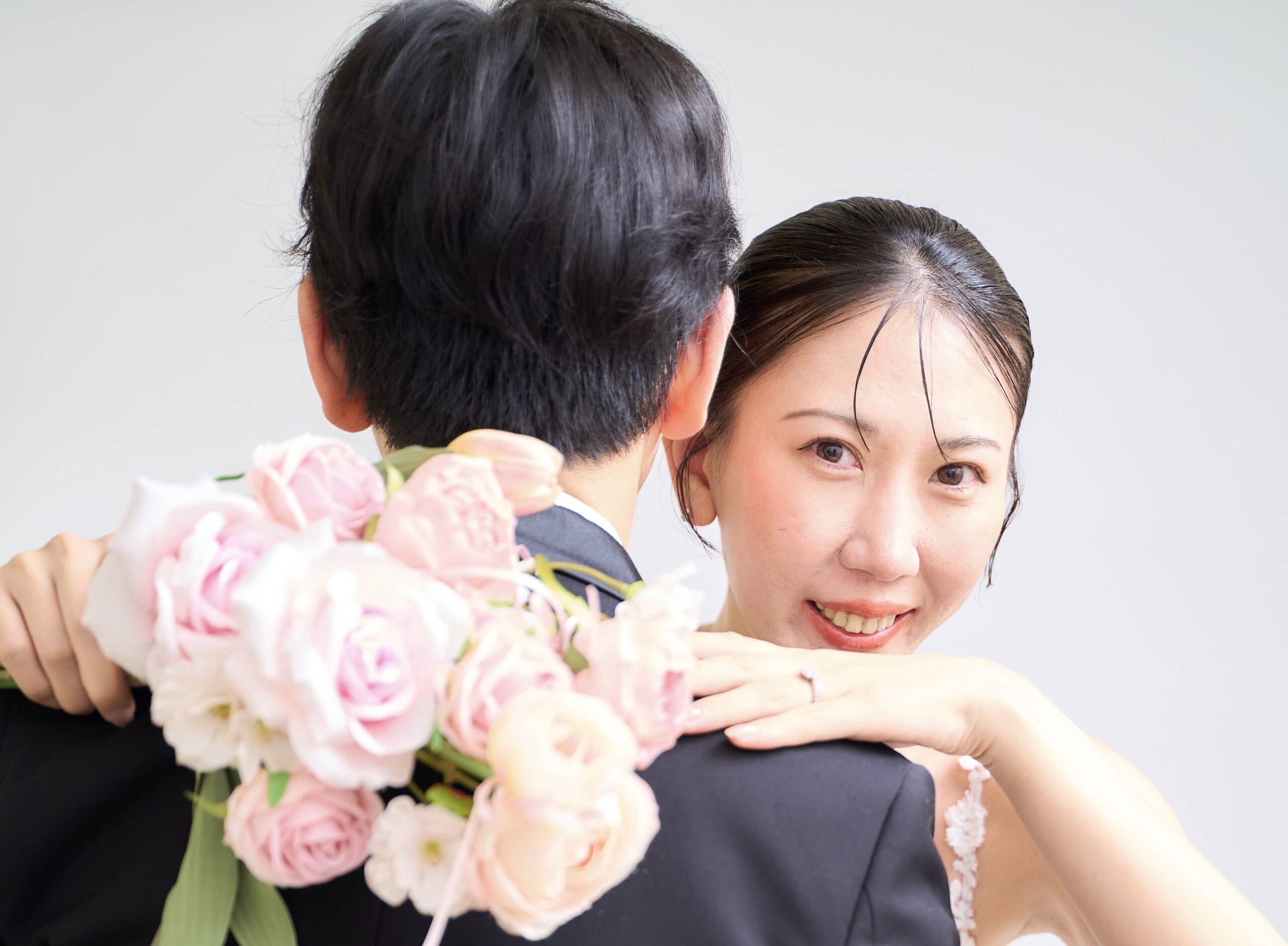 「人目を気にせず、ふたりだけで」梅田で楽しんだ、自由なドレス撮影｜YUEN WEDDING 大阪/梅田店・2026年6月